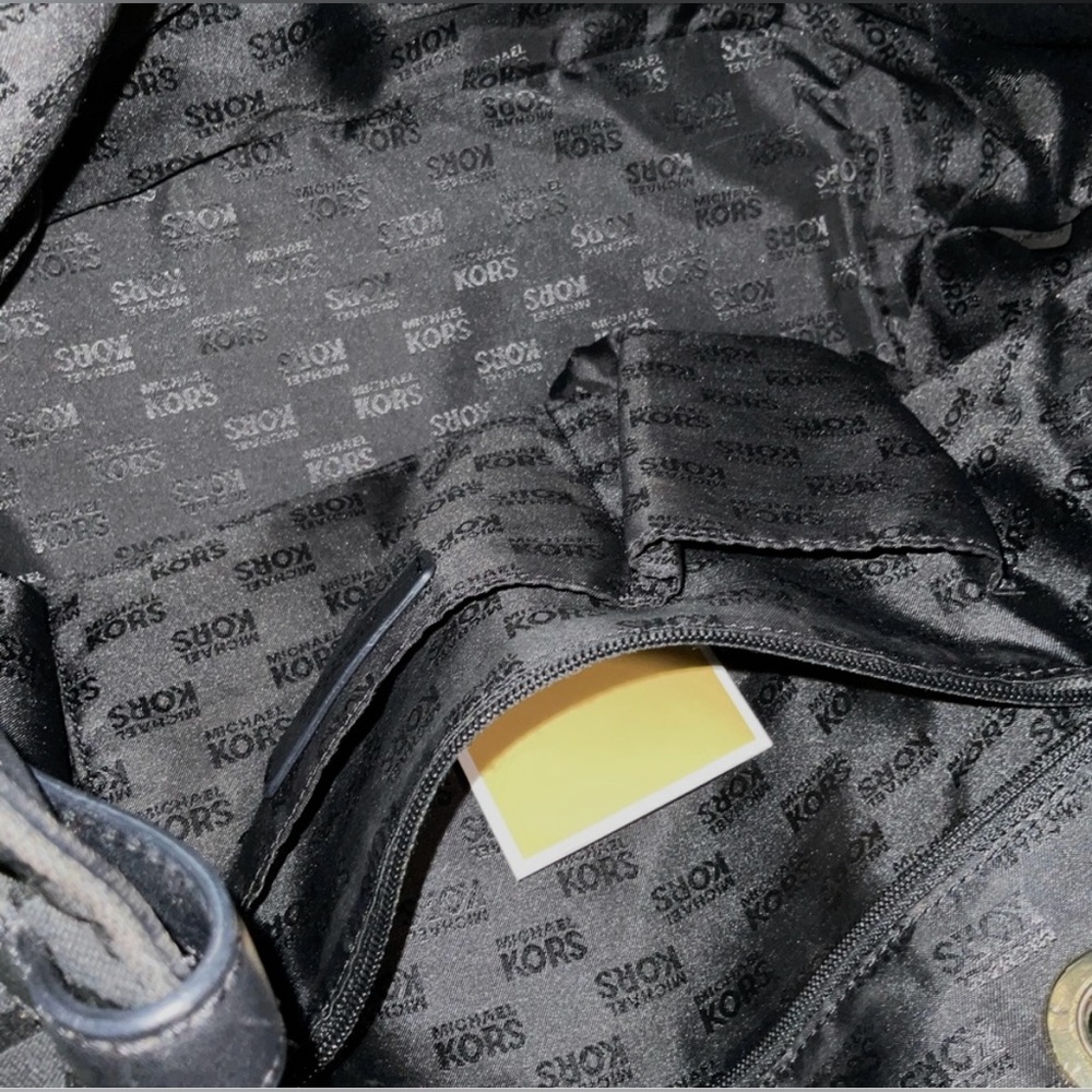 SOLD Michael Kors MK tote in black. Pre-loved 2013. - Picture 10 of 10